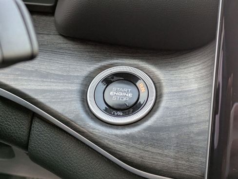 Used 2024 Jeep Grand Cherokee Limited w/ Black Appearance Package image 19