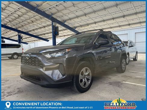 Used 2019 Toyota RAV4 LE w/ Carpet Mat Package image 2