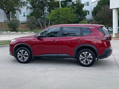 Used 2023 Nissan Rogue SV image 3