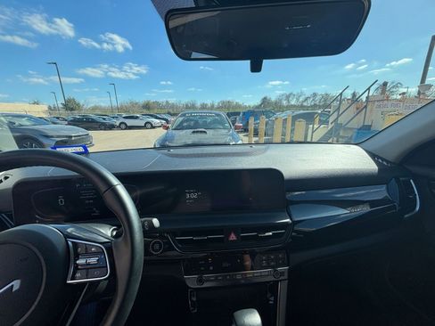 Used 2025 Kia Seltos S image 32