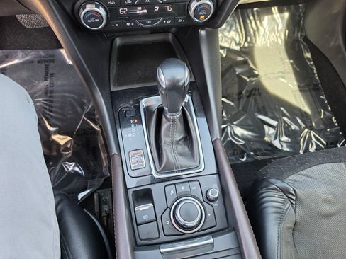 Used 2018 MAZDA MAZDA3 Grand Touring FWD image 17