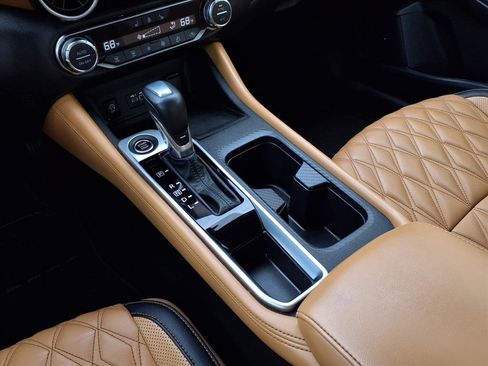 Used 2024 Nissan Sentra SV w/ SV Premium Package image 16