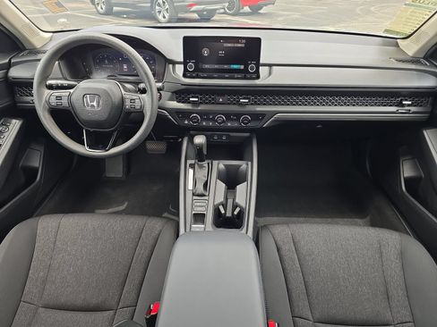 Certified 2025 Honda Accord SE image 9