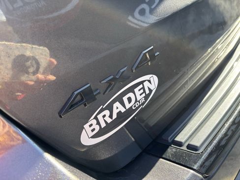 Used 2018 Jeep Grand Cherokee Altitude image 10