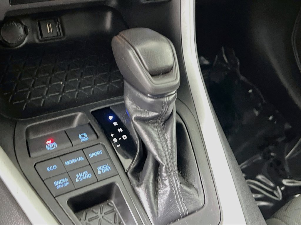 Used 2021 Toyota RAV4 XLE AWD/4WD image 21