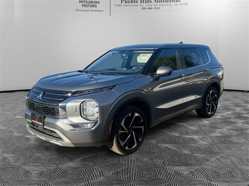Used 2023 Mitsubishi Outlander ES image 1