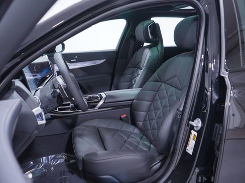 New 2026 BMW 740i w/ Premium Package image 7