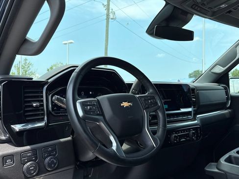 Used 2023 Chevrolet Silverado 1500 LT w/ Protection Package AWD/4WD image 5