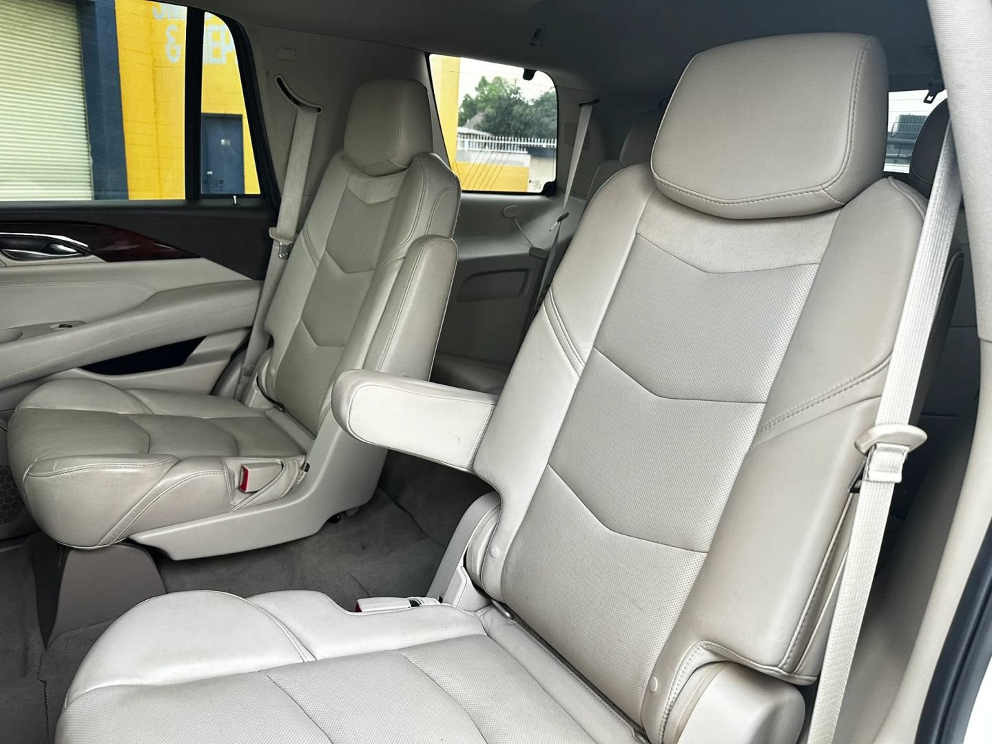 Used 2015 Cadillac Escalade Luxury AWD/4WD image 22
