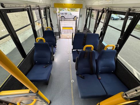 Used 2014 Chevrolet Express 3500 image 19