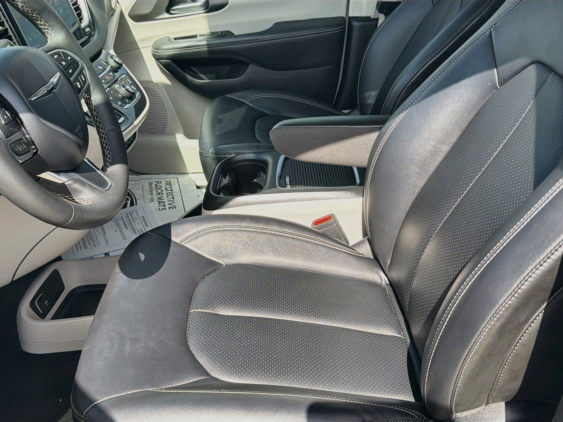 Used 2024 Chrysler Pacifica Touring-L FWD image 20
