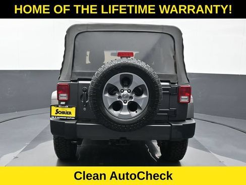 Used 2017 Jeep Wrangler Unlimited Sahara w/ Max Tow Package AWD/4WD image 5