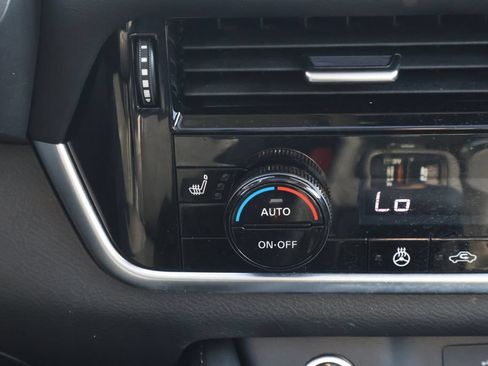 Used 2023 Nissan Rogue SL FWD image 18
