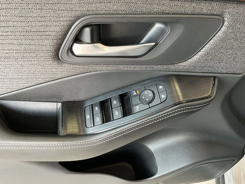 Used 2022 Nissan Rogue SV image 11