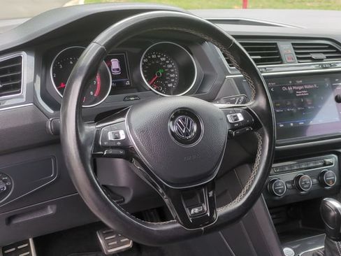 Used 2021 Volkswagen Tiguan SE AWD/4WD image 31