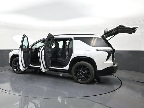 Used 2024 Chevrolet Traverse RS FWD image 31