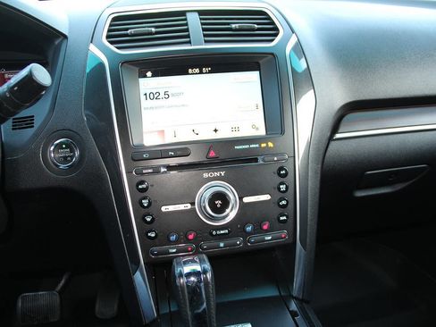 Used 2017 Ford Explorer Limited image 27