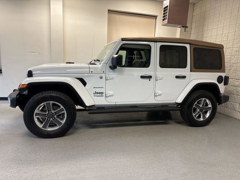Used 2021 Jeep Wrangler Unlimited Sahara AWD/4WD image 15