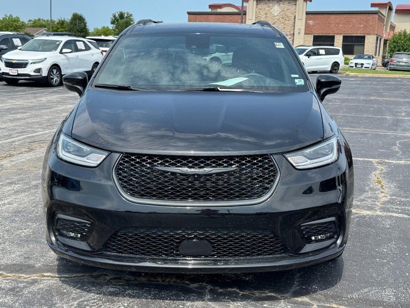 Used 2025 Chrysler Pacifica Limited FWD image 9