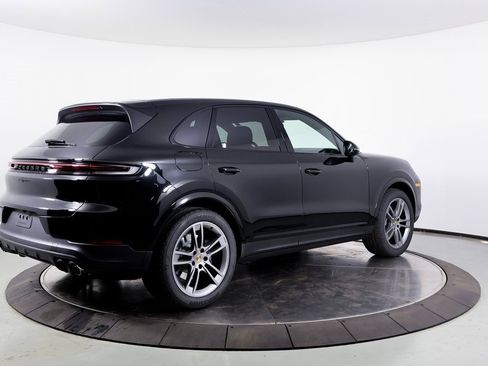 Used 2025 Porsche Cayenne image 26