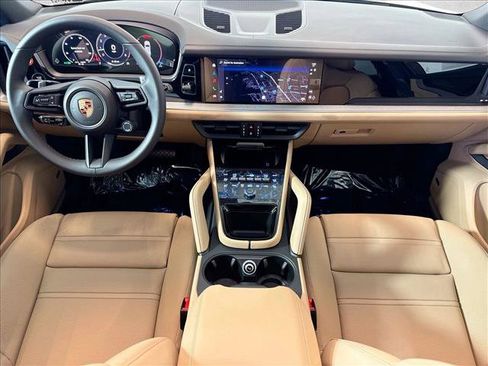 Used 2026 Porsche Cayenne AWD/4WD image 20