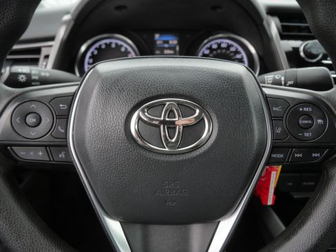 Certified 2020 Toyota Camry LE image 25