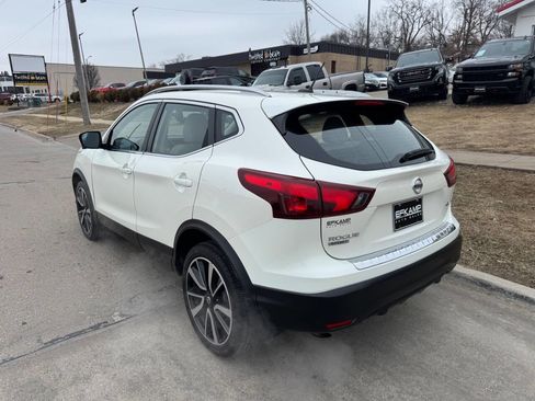 Used 2017 Nissan Rogue Sport SL w/ SL Premium Package image 3