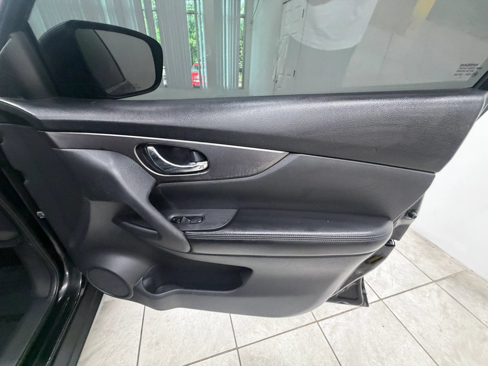 Used 2016 Nissan Rogue SV AWD/4WD image 20