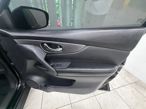Used 2016 Nissan Rogue SV AWD/4WD image 20