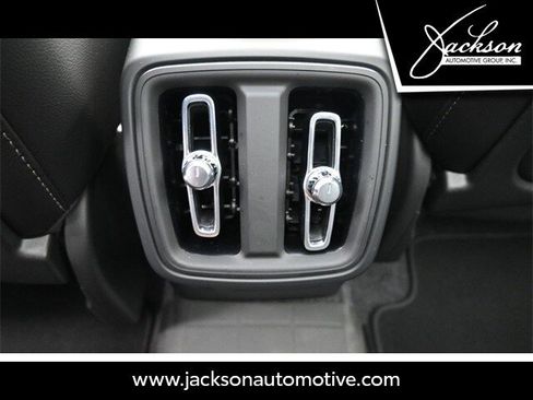 Certified 2025 Volvo XC40 B5 Core w/ Protection Package Premier image 22