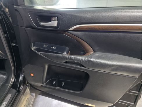 Used 2015 Toyota Highlander Limited Platinum image 19