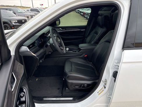 Used 2024 Jeep Grand Cherokee L Overland w/ Rear Seat Video Group I image 19