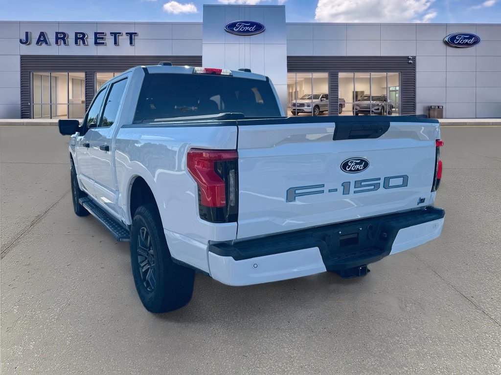 Used 2023 Ford F150 Lightning XLT AWD/4WD image 3