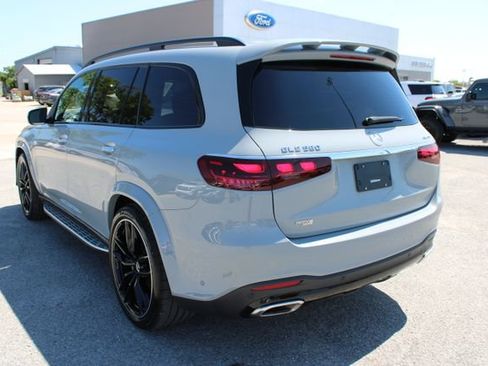 Used 2025 Mercedes-Benz GLS 580 4MATIC image 11