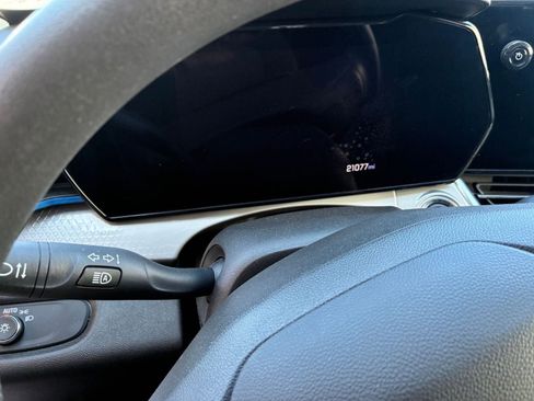 Used 2025 Chevrolet Trax LT image 8