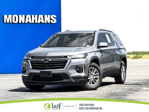 Used 2023 Chevrolet Traverse LT w/ Rear Camera Mirror Package AWD/4WD image 1