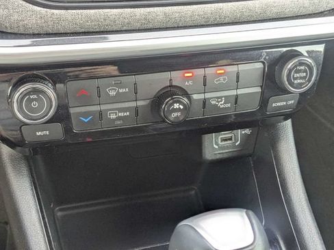 Certified 2024 Jeep Compass Latitude AWD/4WD image 22