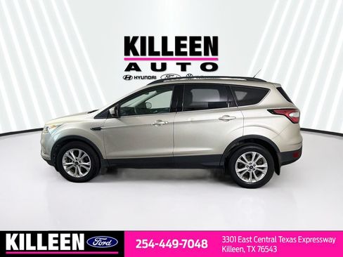 Used 2017 Ford Escape SE w/ Equipment Group 201A FWD image 4