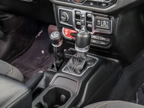 Used 2024 Jeep Wrangler Unlimited image 11