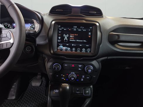 Used 2023 Jeep Renegade Latitude AWD/4WD image 21