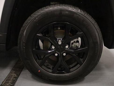 New 2026 Jeep Grand Cherokee Altitude AWD/4WD image 25