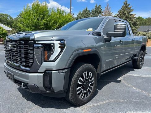 Used 2024 GMC Sierra 3500 Denali Ultimate AWD/4WD image 71