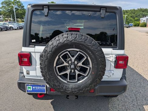Used 2024 Jeep Wrangler Unlimited Rubicon AWD/4WD image 4