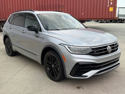 Used 2022 Volkswagen Tiguan SE R-Line FWD image 4
