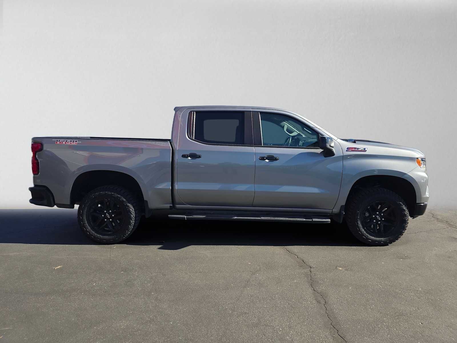 Used 2024 Chevrolet Silverado 1500 LT Trail Boss w/ Convenience Package II AWD/4WD image 2
