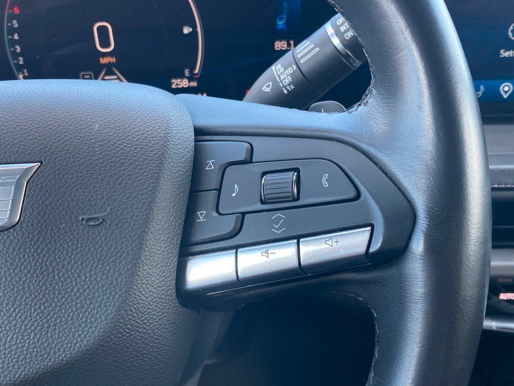 Used 2025 Cadillac XT4 Premium Luxury FWD image 12