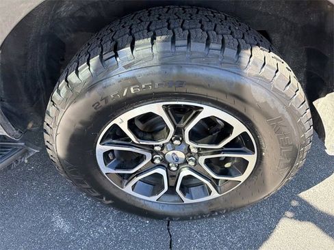 Used 2024 Ford Expedition Max XLT image 11