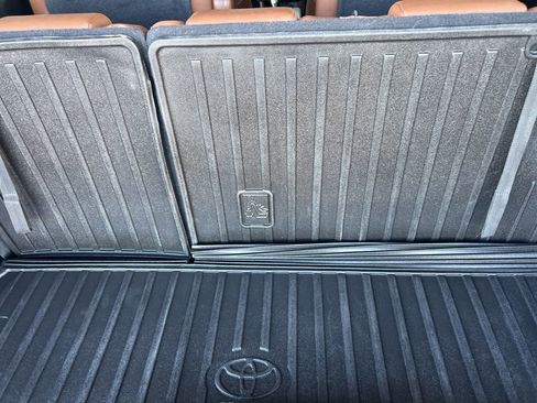 Used 2019 Toyota Highlander Limited image 25