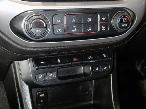 Certified 2016 GMC Canyon SLE w/ All Terrain Package image 18