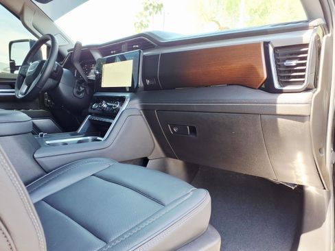 Certified 2025 GMC Sierra 2500 Denali image 12